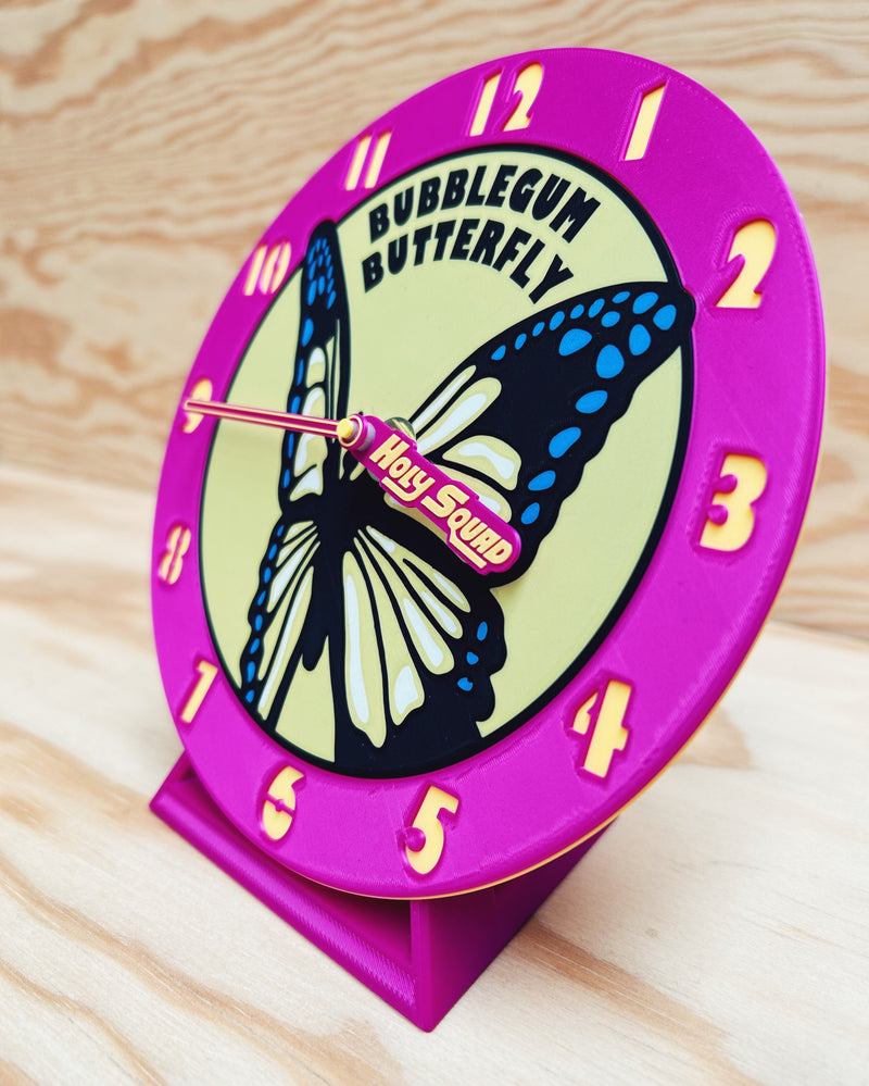 <p>Zegar Bubblegum Butterfly zrobiony za pomocą drukarki 3D przez naszego Squadowicza!</p>